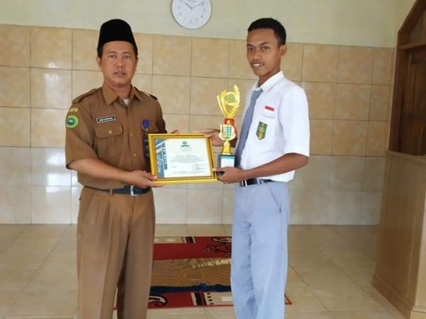 Penghargaan bagi Guru dan Siswa berprestasi